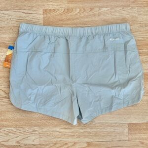 NWT Columbia Light Blue Blossom Bay 4” Athletic Woven Shorts Large